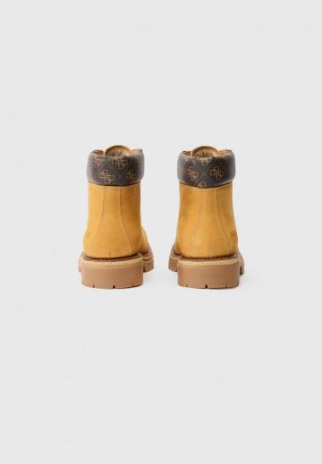 Ботинки на шнуровке