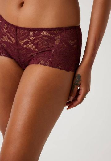 Трусы на бедрах