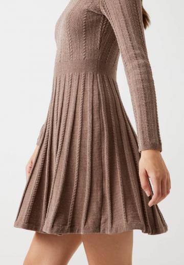 Вязаное платье