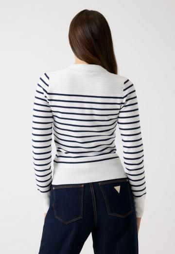 Пуловер в полоску