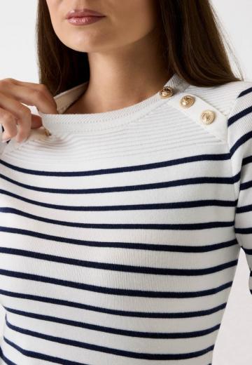 Пуловер в полоску