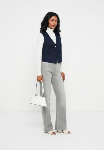 Джинсовая жилетка