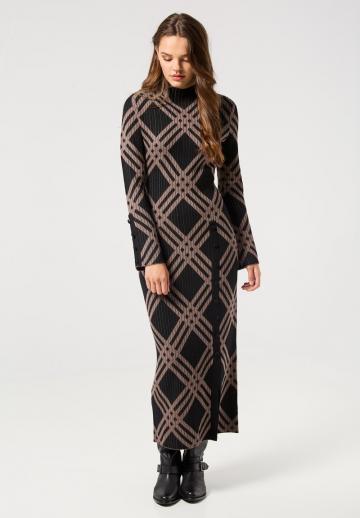 Вязаное платье