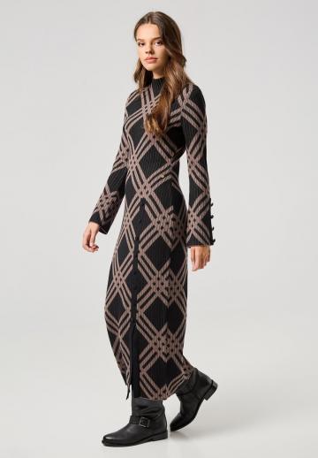 Вязаное платье