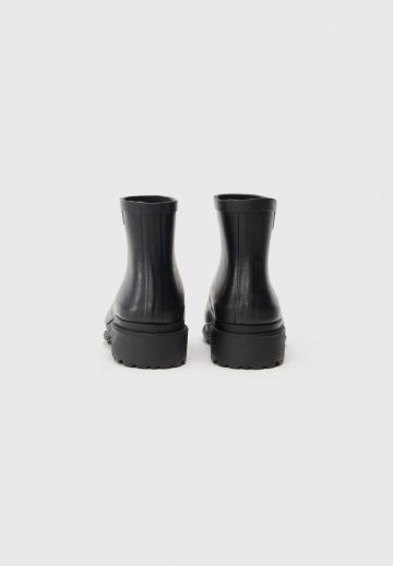 Резиновые сапоги