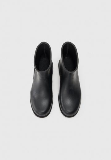 Резиновые сапоги