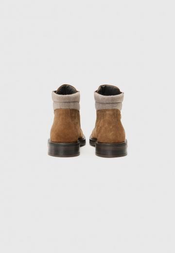 Ботинки на шнуровке