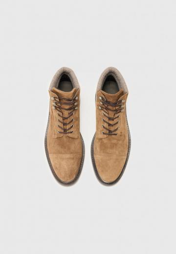 Ботинки на шнуровке