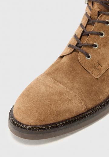 Ботинки на шнуровке
