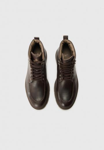 Ботинки на шнуровке