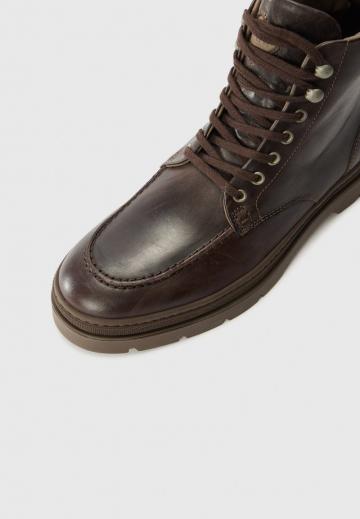 Ботинки на шнуровке