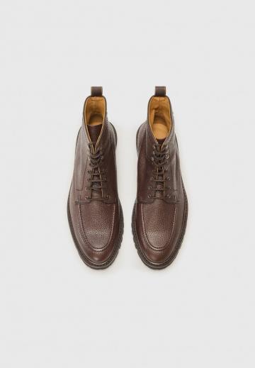 Ботинки на шнуровке