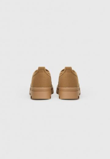 Ботинки на шнуровке