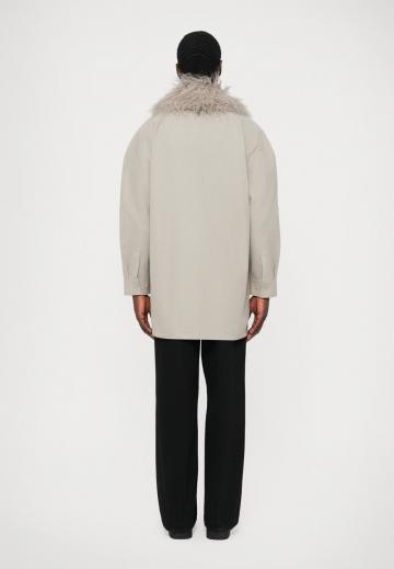 Короткое пальто