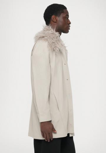 Короткое пальто