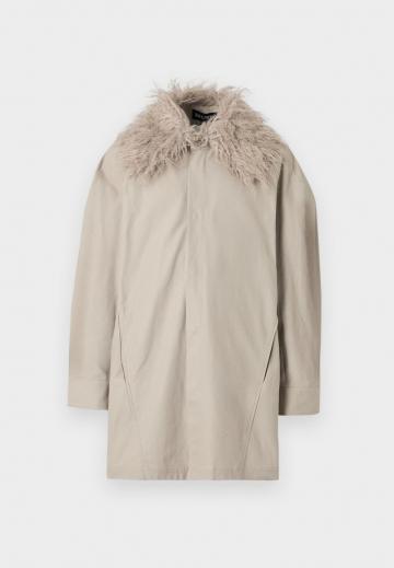 Короткое пальто