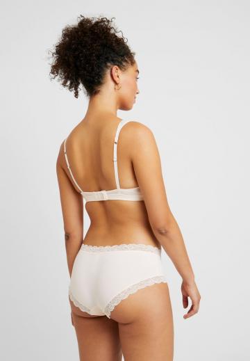 Бюстгальтер без косточек
