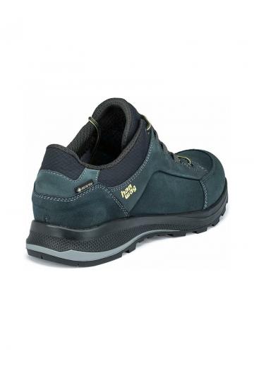 Походные кроссовки