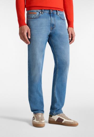 Прямые джинсы