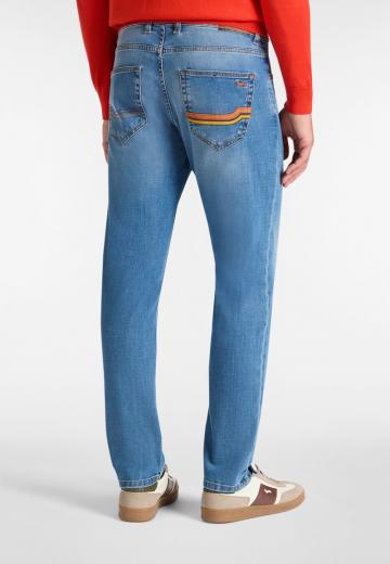 Прямые джинсы