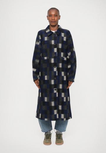 Шерстяное пальто