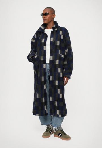 Шерстяное пальто