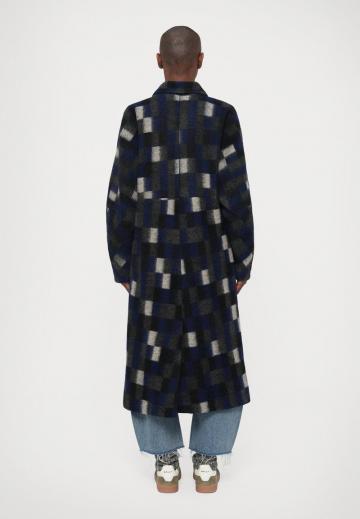 Шерстяное пальто