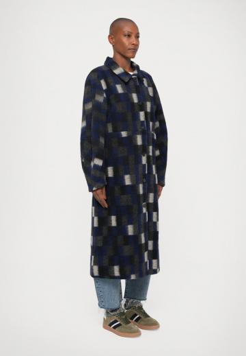 Шерстяное пальто