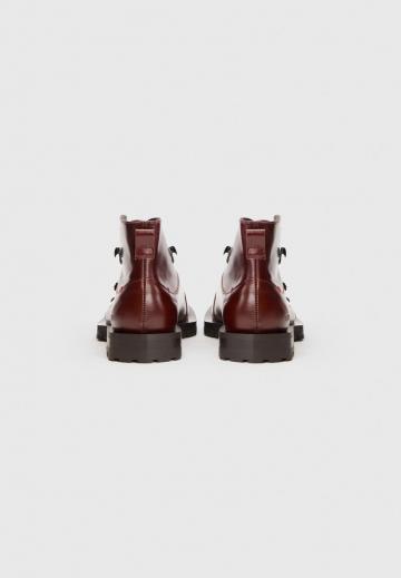 Ботинки на шнуровке