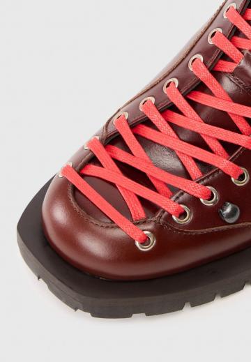 Ботинки на шнуровке