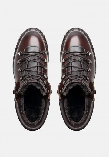 Ботинки на шнуровке