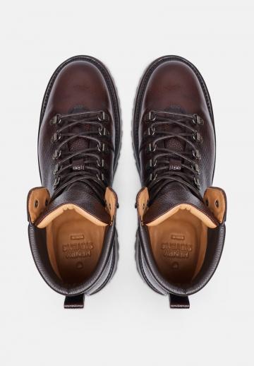 Ботинки на шнуровке