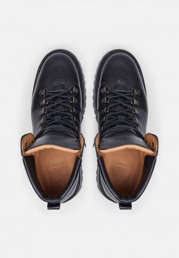 Ботинки на шнуровке