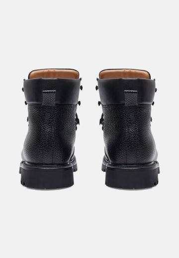 Ботинки на шнуровке