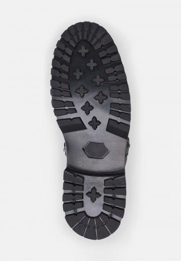 Ботинки на шнуровке