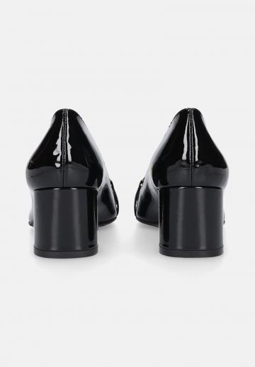 Туфли с высоким носом