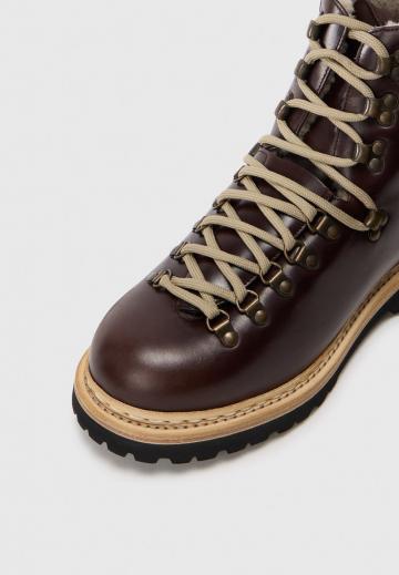 Ботинки на шнуровке