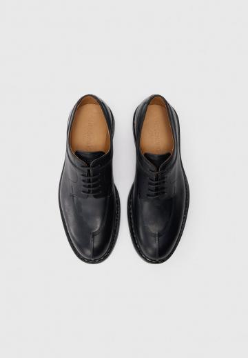 Ботинки на шнуровке