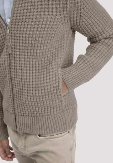 Вязаная кофта