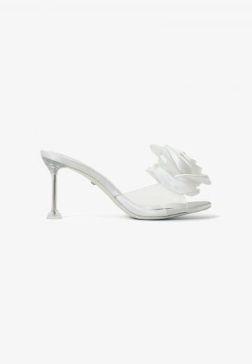 Босоножки на каблуке