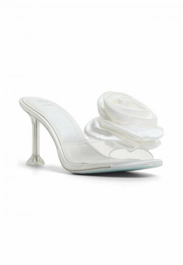 Босоножки на каблуке