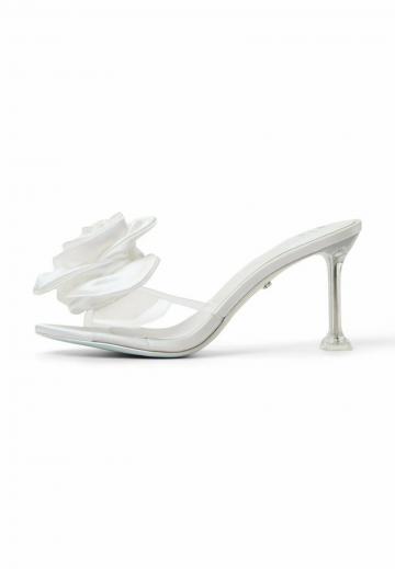 Босоножки на каблуке