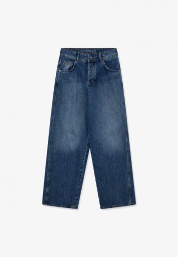 Прямые джинсы