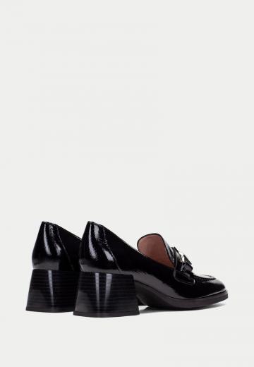Туфли с высоким носом