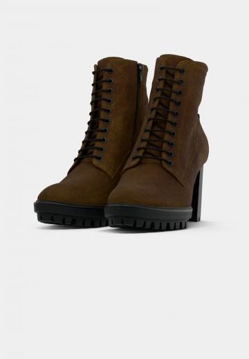 Полусапожки на высоком каблуке