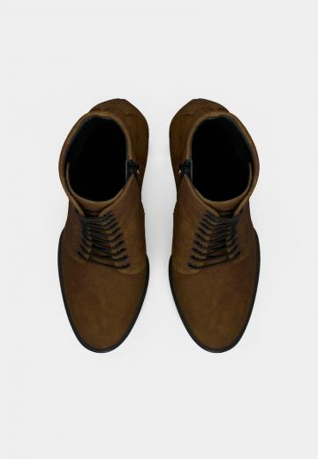 Полусапожки на высоком каблуке