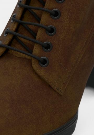 Полусапожки на высоком каблуке