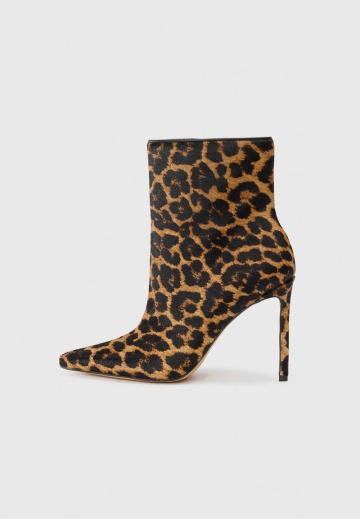 Высокие сапоги