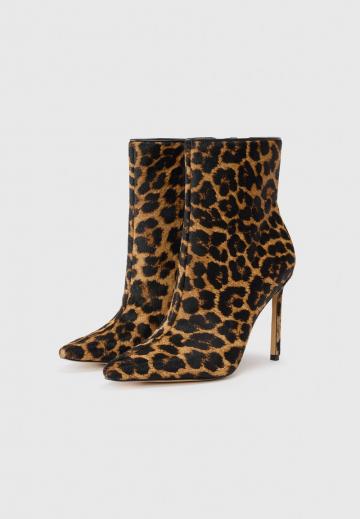 Высокие сапоги