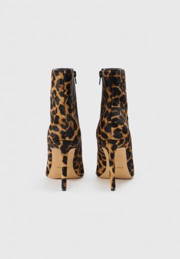 Высокие сапоги